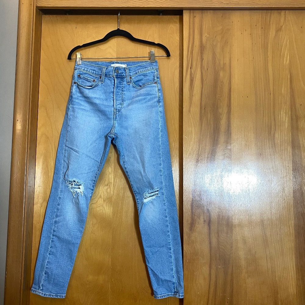 Women’s Levi Strauss & Co. Light Wash Distressed Wedgie Skinny Jeans 28